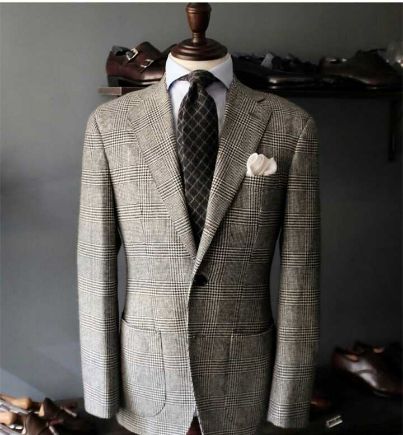 西服定制有哪些好處？定制時(shí)怎樣選擇里料？